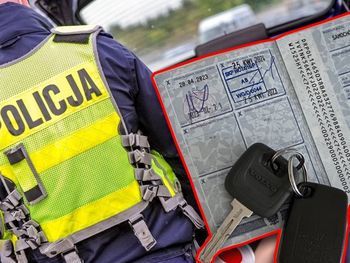 Krosno: Diagności zatrzymani za fałszowanie dokumentacji. Podbijali przeglądy nawet nie widząc samochodu