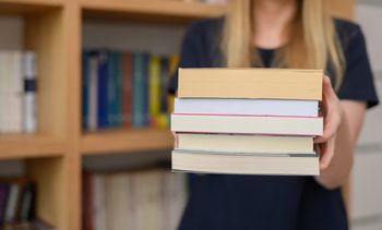 Rzeszów: Nowocześniej w wypożyczalni głównej Wojewódzkiej i Miejskiej Biblioteki Publicznej