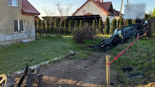 Tragiczny wypadek w Pieckach. Volvo wypadło z drogi i śmiertelnie potrąciło pieszego. Sprawca był nietrzeźwy