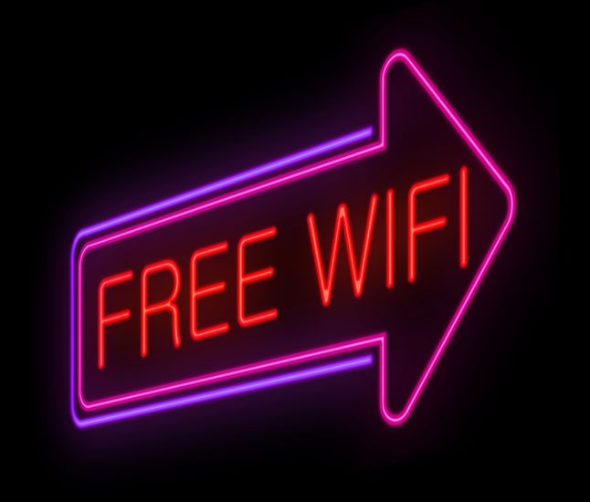 Zdjęcie neonu z napisem "Darmowe Wi-Fi" pochodzi z serwisu Shutterstock