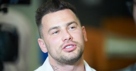 Grzegorz Collins instruuje, jak postępować z kobietą: "PODNIEŚĆ, RZUCIĆ NA ŁÓŻKO I ZROBIĆ PORZĄDEK"