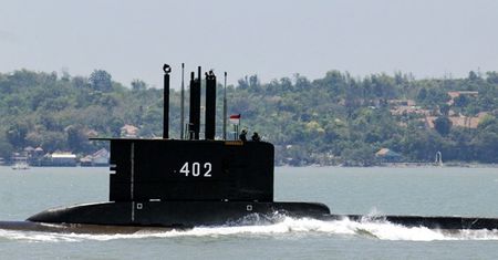 Poszukiwania indonezyjskiego okrętu podwodnego. Czasu jest coraz mniej