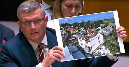 "To jest niepoważne". Odpowiada Nawrockiemu ws. domu w Wyrykach