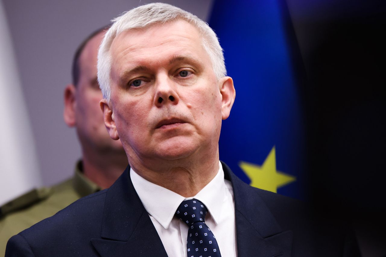 40-latek chciał działać dla obcego wywiadu. Siemoniak o decyzji sądu