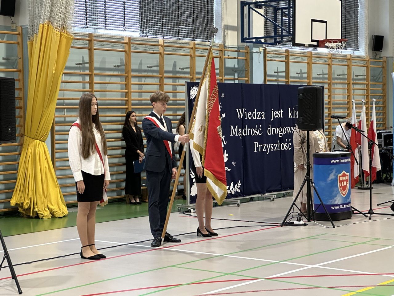 Suwałki: Uczniowie wracają do szkolnych ławek. Inauguracja w I LO