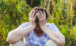 Skąd bierze się zapach starszych ludzi? Naukowcy ustalili jego źródło