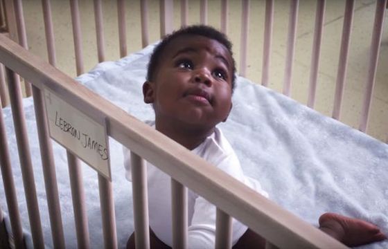 Niemowlęta w roli gwiazd sportu reklamują Nike (wideo)