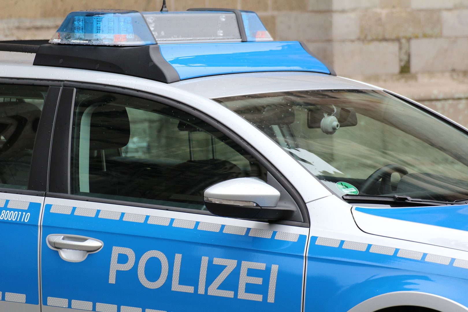 Polka jechała pod prąd niemiecką autostradą. Później ukradła radiowóz