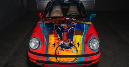 Sztuka czy profanacja? Porsche 911 Art Car trafiło na aukcję