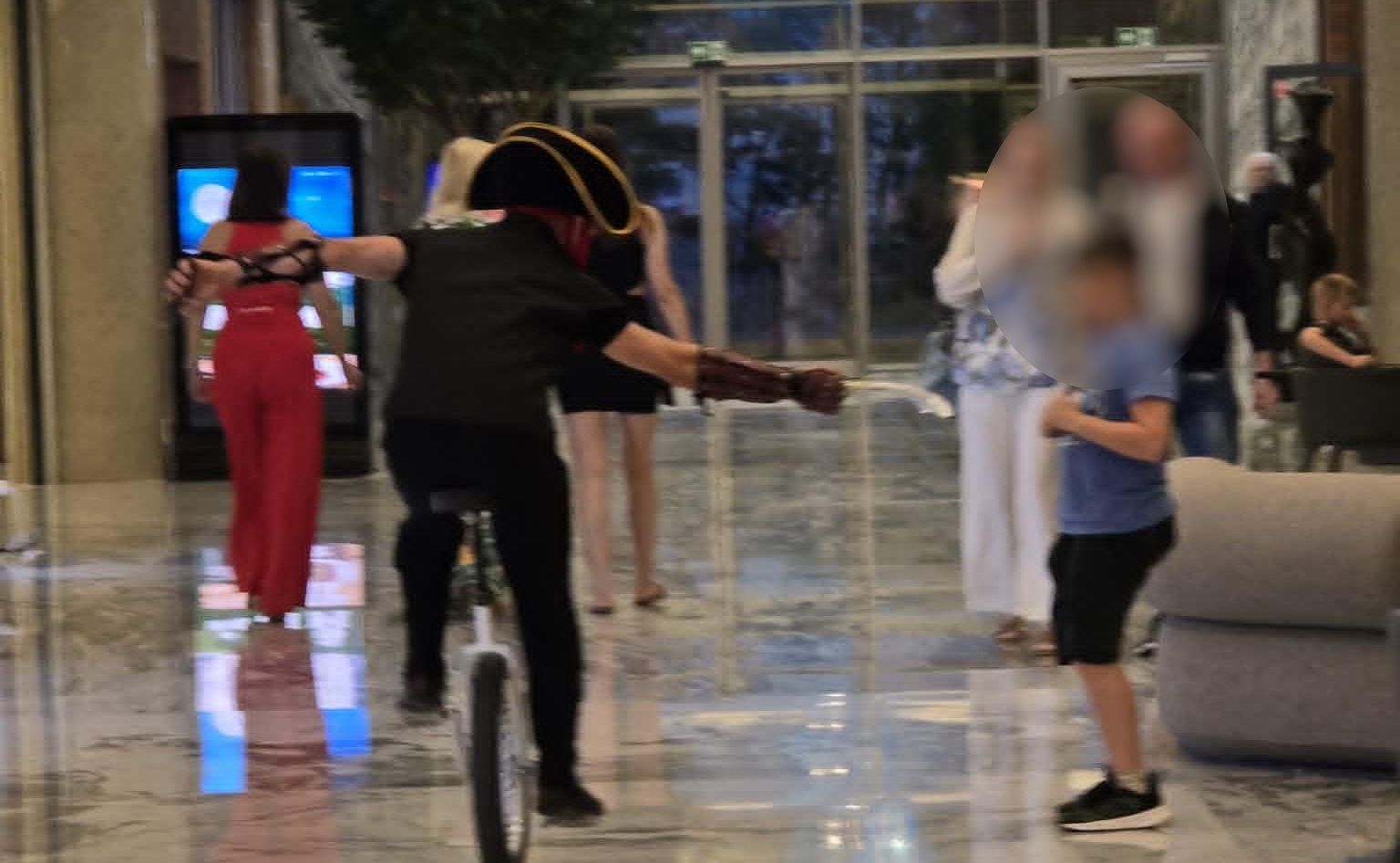 Pokazy cyrkowe w Hotelu Gołębiewski w Pobierowie
