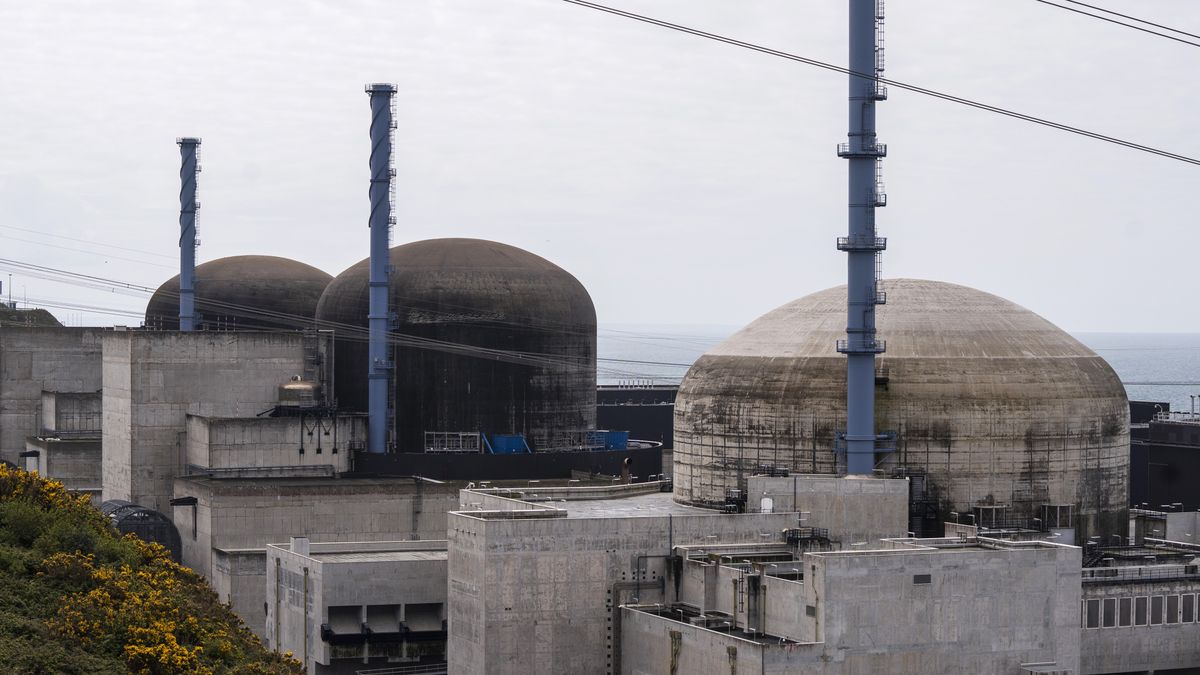 Na zdjęciu elektrownia jądrowa Flamanville we Francji