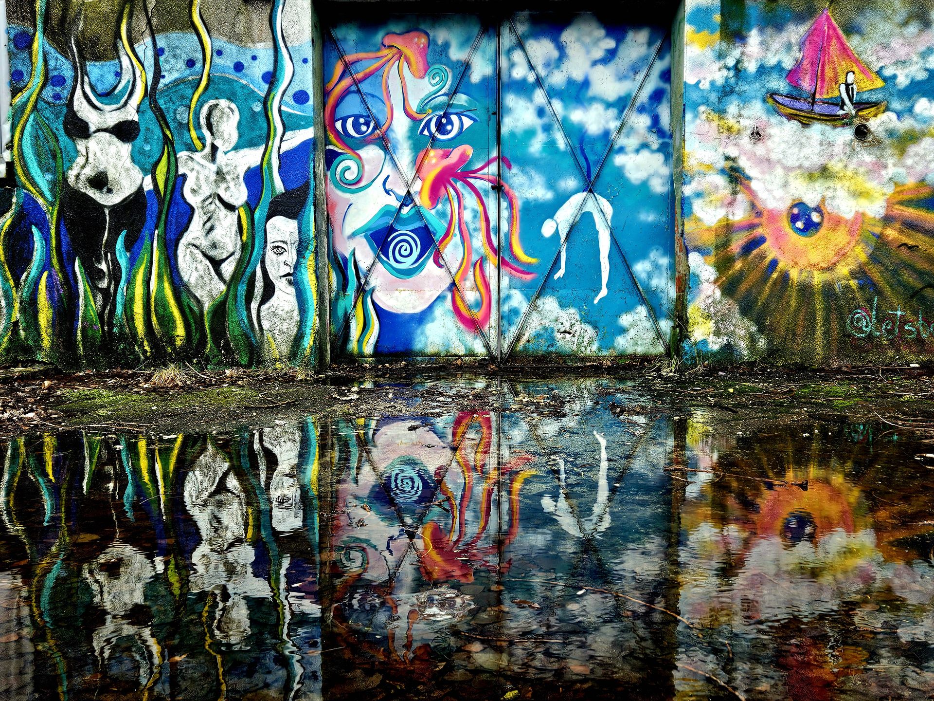 W drodze do muzeum natknęliśmy się na efektowne murale