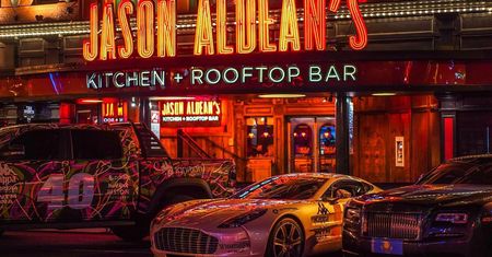 Gumball 3000 to nie gra wideo. Zdjęcia z rajdu zapierają dech w piersi