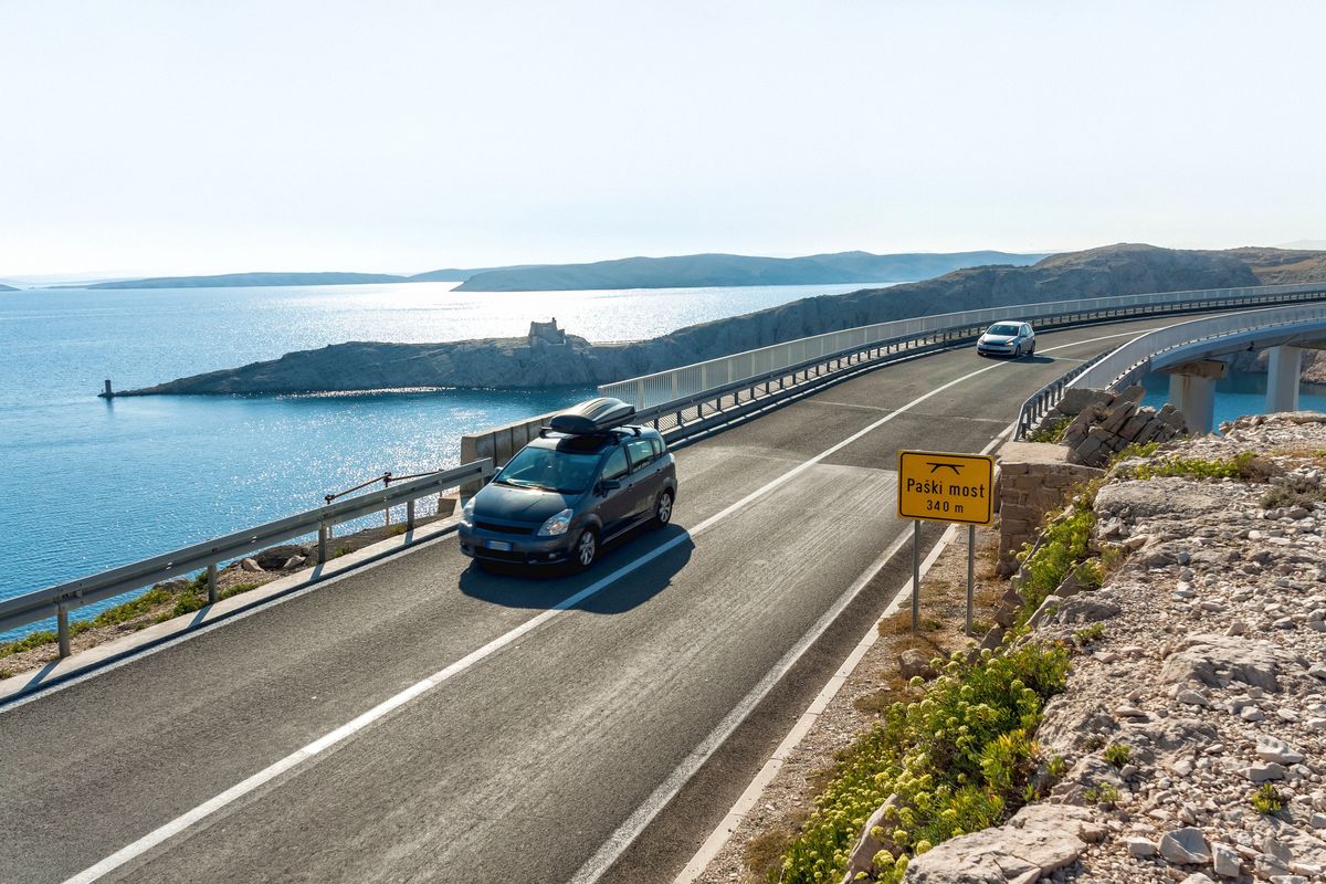 Większość turystów podróżujących do Chorwacji stawia na własne auto