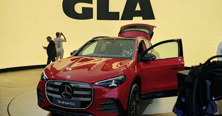 Światowa premiera nowego GLA w Warszawie. Mercedes przejął centrum miasta