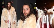 Futrzasty Jared Leto odlatuje w trakcie świątecznego koncertu