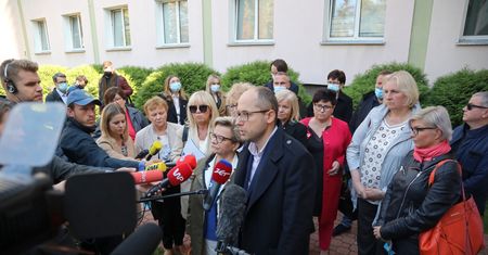 Lekarze po rozmowach. "Rząd odwraca oczy od cierpienia polskich pacjentów"