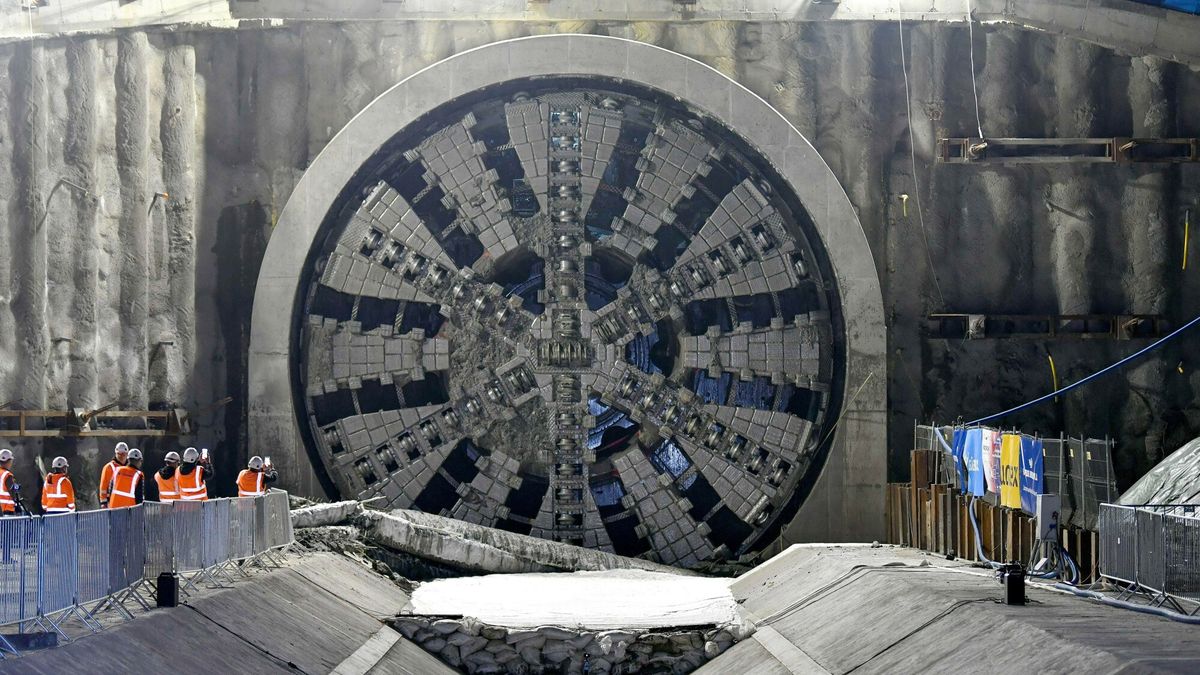 Fina? dr??enia najd?u?szego tunelu kolejowego w Polsce
Fot.Jakub Adamczyk/East News, 14.04.2026. Mordarka, woj. malopolskie. Final drazenia najdluzszego tunelu kolejowego w Polsce. Tarcza TBM Jadwiga konczy prace na linii Podleze-Piekielko.
Jakub Adamczyk