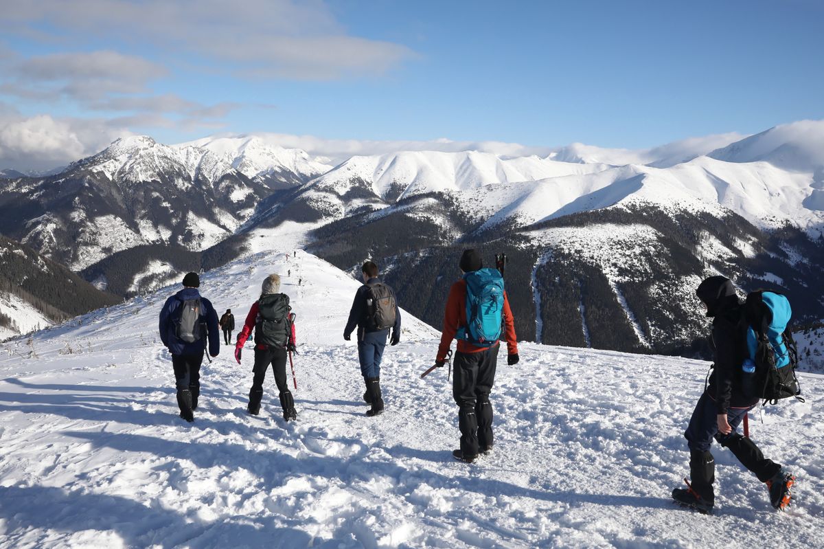 Tatry niebezpieczne dla turystów. Obowiązuje zagrożenie lawinowe