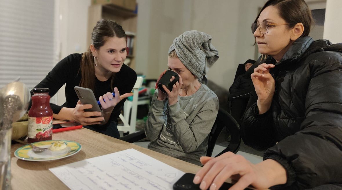 Valentina ze Lwowa, wątła Olga z Kijowa i tłumaczka Ola