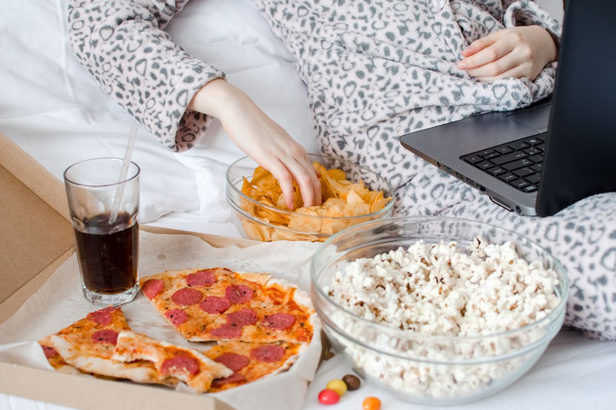 Feeling lonely? How women's solitude spurs unhealthy eating habits