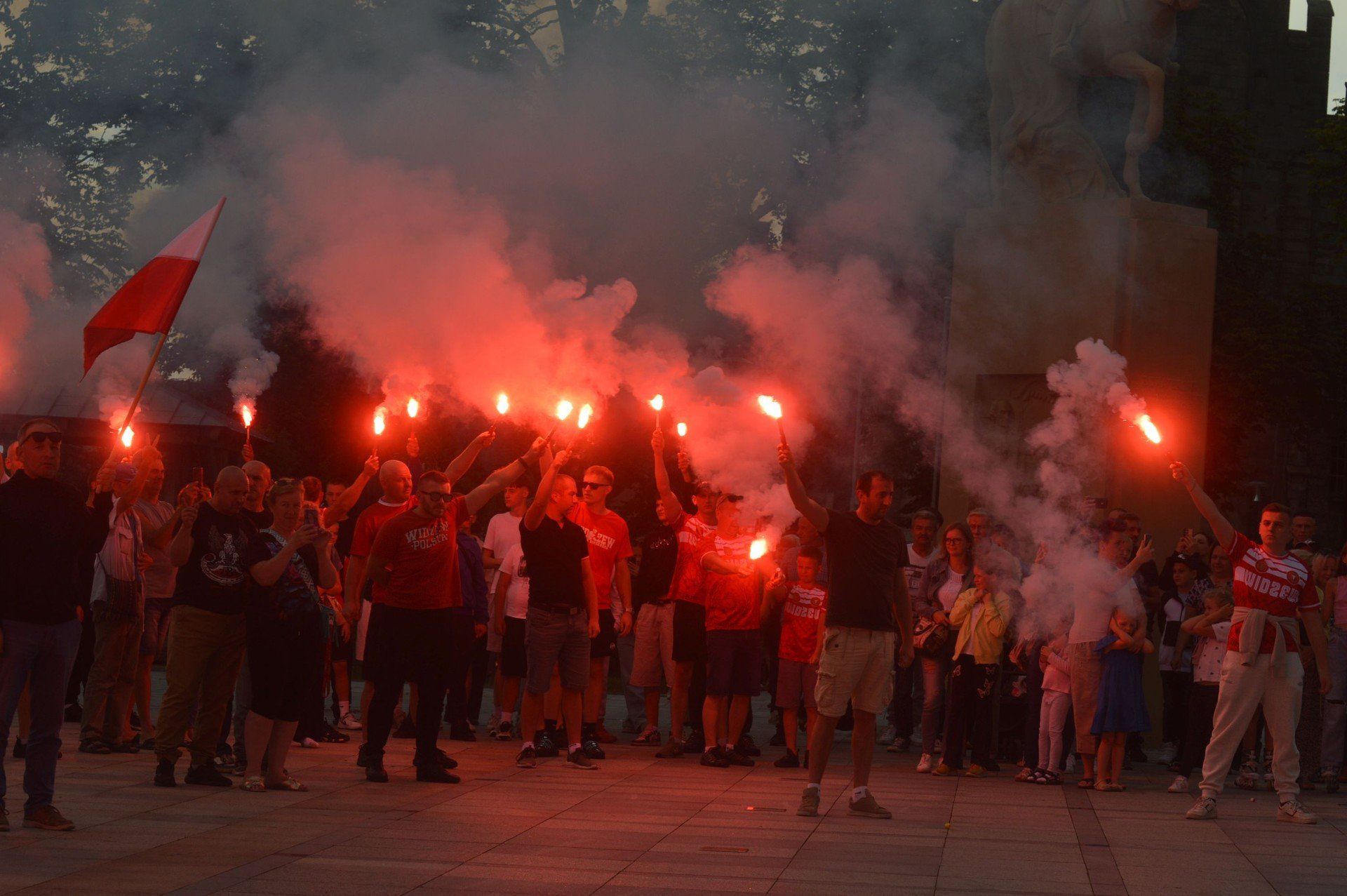 Konecczanie uczcili na rynku powstańców warszawskich