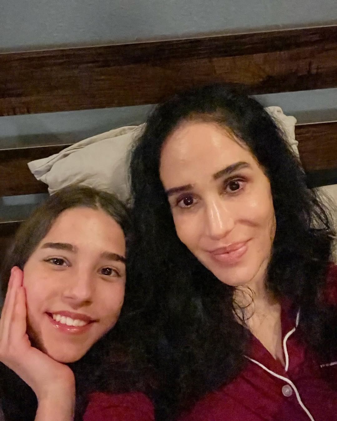 Natalie Suleman z rodziną