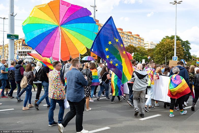 Warszawa. Tęczowy bieg na orientację. Homokomando i sportowy panel Parady Równości