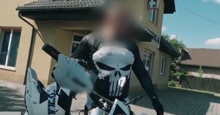 Policjant się zagotował. "To mój problem". Motocyklista nie odpuszczał