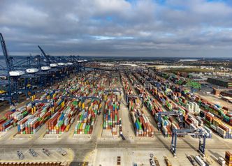 Brytyjczycy już boją się o świąteczne zakupy. Porty na Wyspach się zapchały