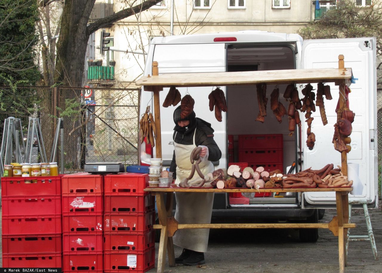 Kupili na targu galeretkę. Jedna osoba nie żyje. Jest alert RCB