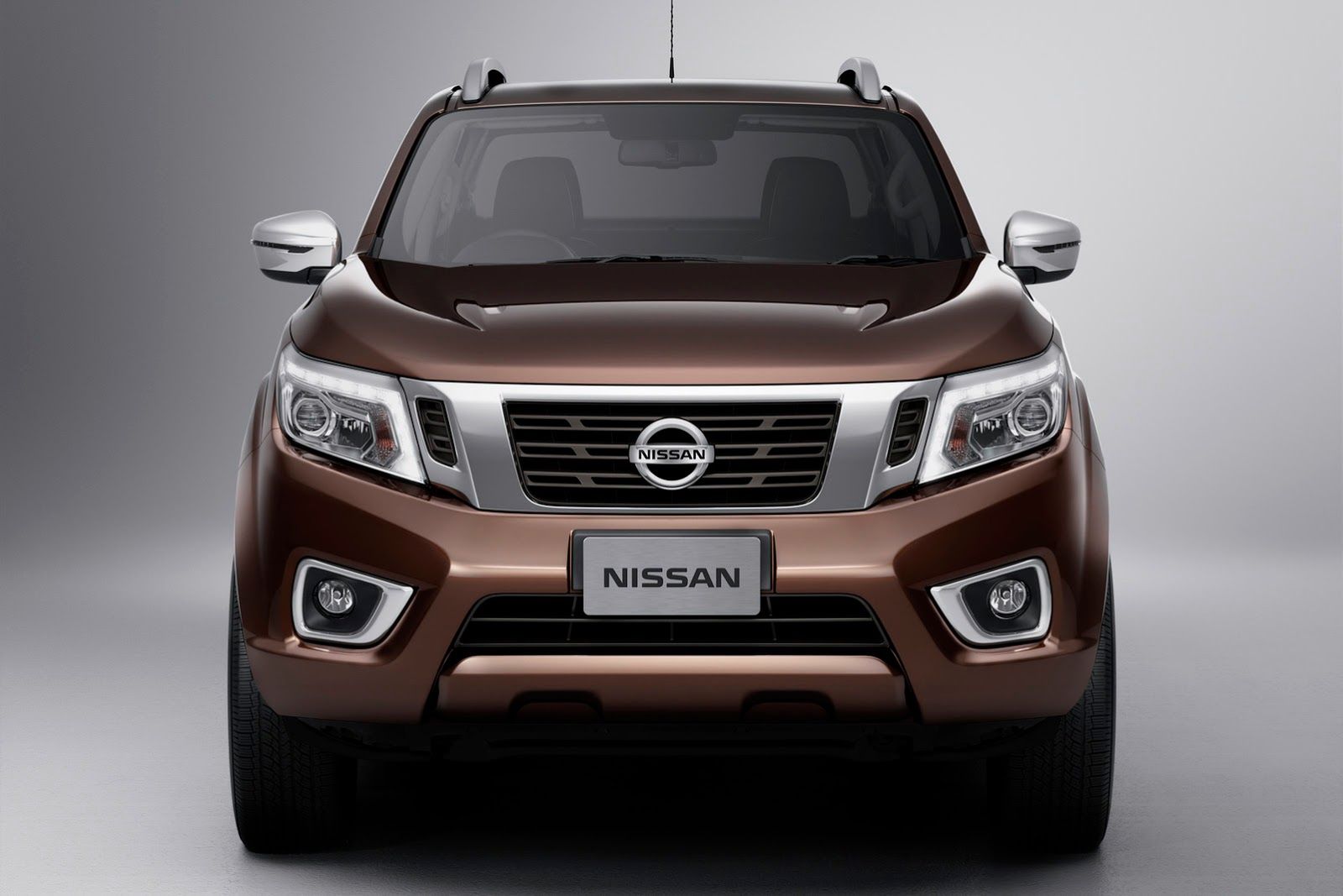 Nowy Nissan Navara - obszerna galeria producenta 9
