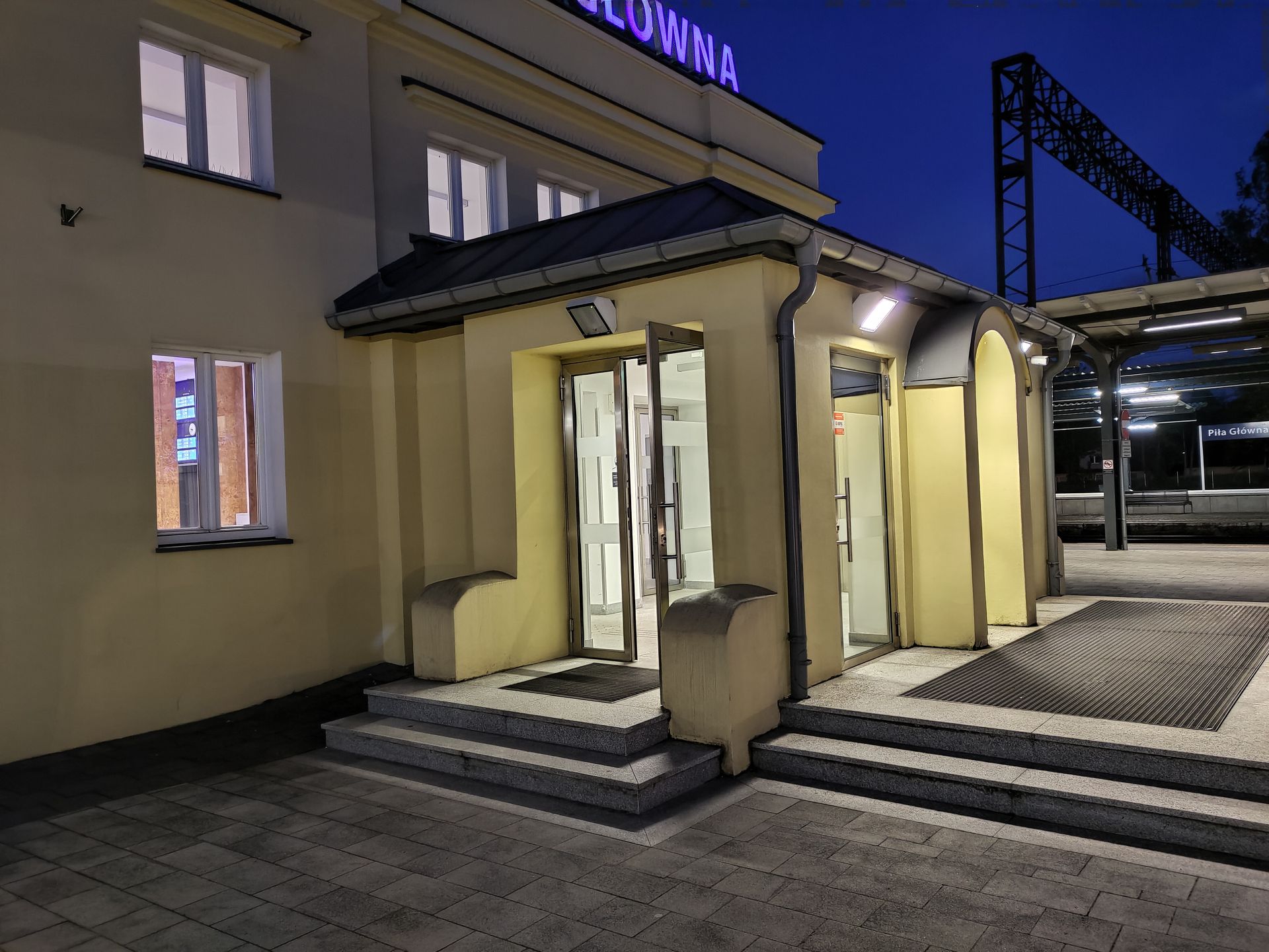 Smartfon inny niż (prawie) wszystkie. ASUS Zenfone 8 Flip: test 52
