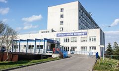 Wyskoczył z okna w szpitalu. 28-latek nie żyje