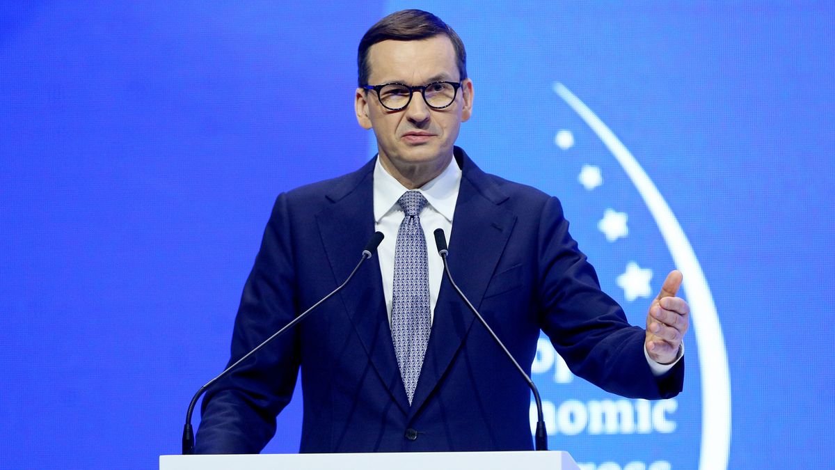 Katowice, 25.04.2022. Premier Mateusz Morawiecki podczas inauguracji XIV Europejskiego Kongresu Gospodarczego, 25 bm. w Międzynarodowym Centrum Kongresowym w Katowicach. To 14. edycja największej imprezy biznesowej Europy Środkowo-Wschodniej. (jm) PAP/Zbigniew Meissner