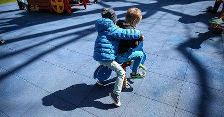 Tak pracują nianie w Polsce. Dane ZUS mówią wszystko