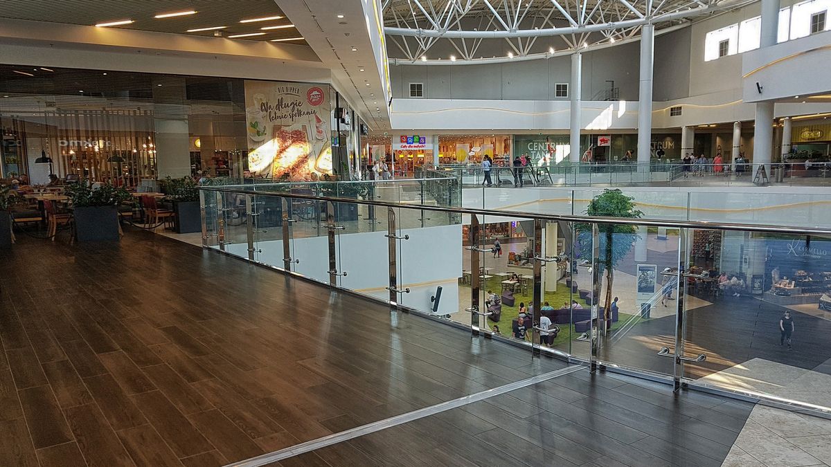 W poniedziałek do sklepów wrócą klienci