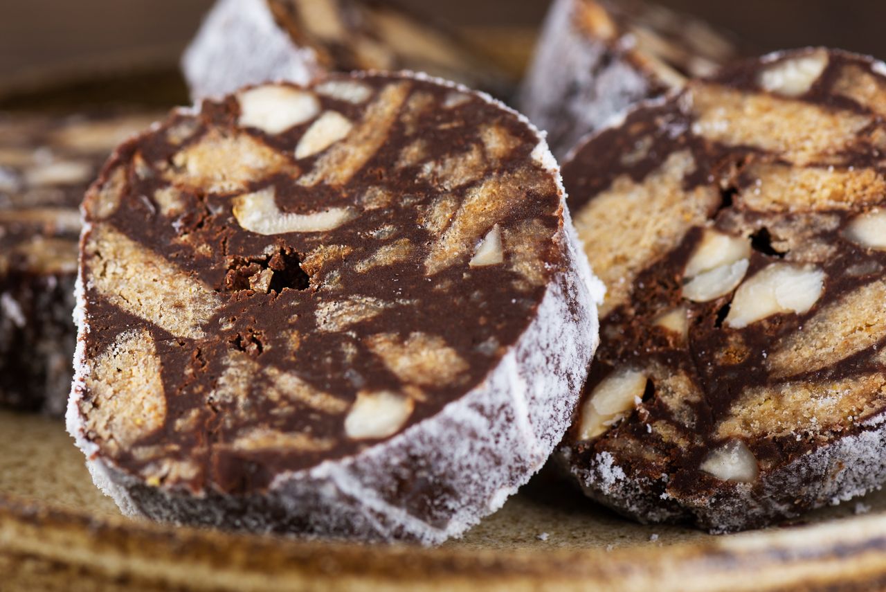 Kiedy sklepowe półki świeciły pustkami, mama robiła ten deser. Bije na głowę modne ciasta