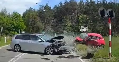 Nagranie mrożące krew w żyłach. "Dzwon" na przejeździe kolejowym