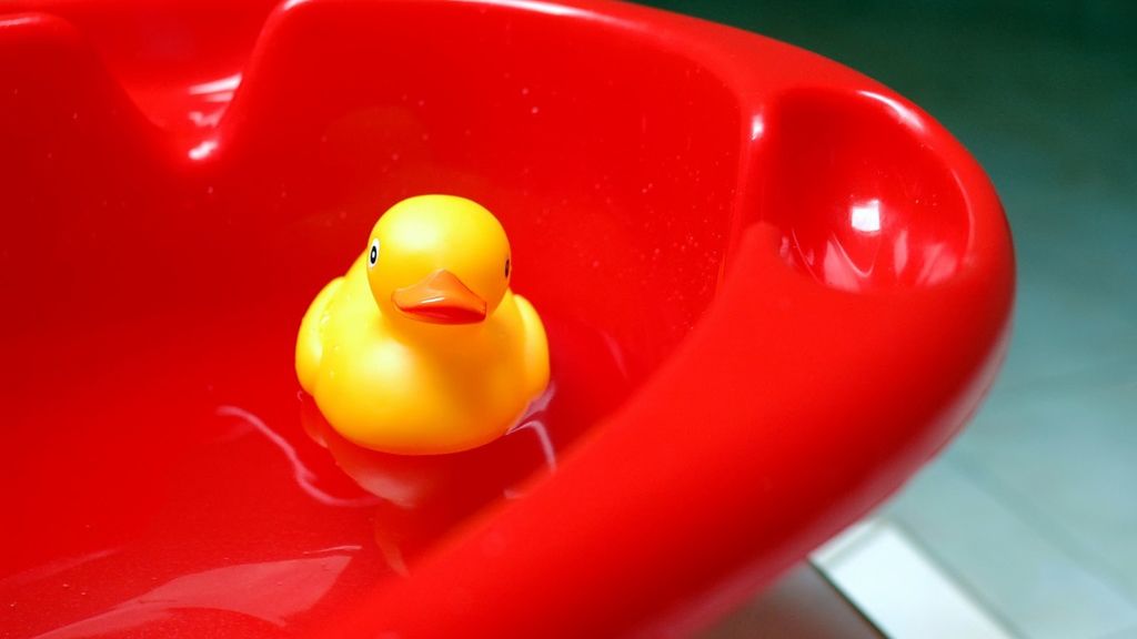 Jak wybrać składaną wanienkę dla dziecka?