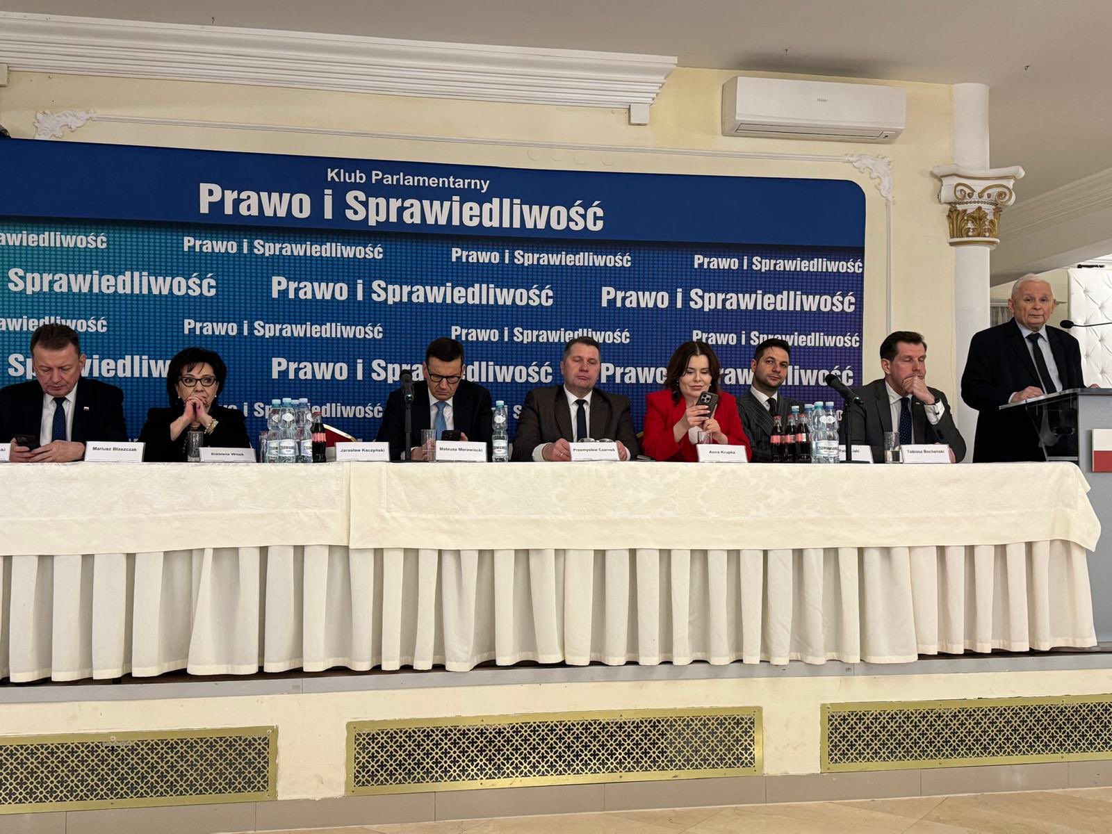 Klub PiS - wiceprezesi, przemawia Kaczyński 