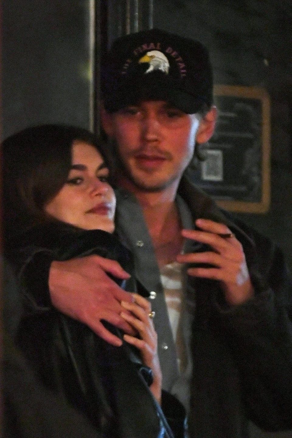 Austin Butler i Kaia Gerber "przyłapani" przed restauracją