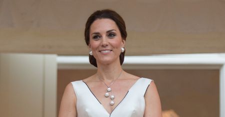 Tort wzorowany kultową sukienką Gosi Baczyńskiej. Założyła ją Kate Middleton