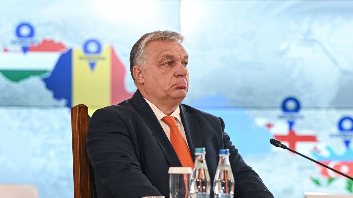 arch53Hungary's Prime Minister Viktor Orban attends a round table meeting prior to the  of an Agreement on Strategic Partnership in the Field of Green Energy Development and Transmission between the governments of Azerbaijan, Georgia, Romania and Hungary at the presidential Cotroceni Palace in Bucharest on December 17, 2022. (Photo by Daniel MIHAILESCU / AFP)DANIEL MIHAILESCU