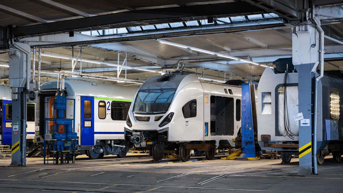 hala monta�owa
Pozna�, 23.01.2021. Hala monta�owa Fabryki Pojazd�w Szynowych H. Cegielski Pozna�. (mz/awol) PAP/Marek Zakrzewski
Marek Zakrzewski
Cegielski, ekonomia, fabryczna, fabryka, Fabryka Pojazd�w Szynowych, FPS, gospodarka, hala, kolej, koleje, modernizacja, monta�, poci�g, pojazdy szynowe, Pozna�, produkcja, remont, wagon, wagony kolejowe, przemys�