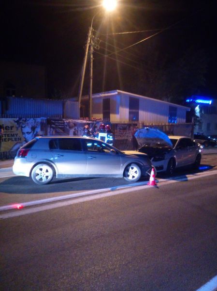 Zderzenie dwóch samochodów na DK 74 w Łagowie