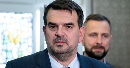 Tomczak straszy sądem. Pokrętne tłumaczenia zdymisjonowanego ministra