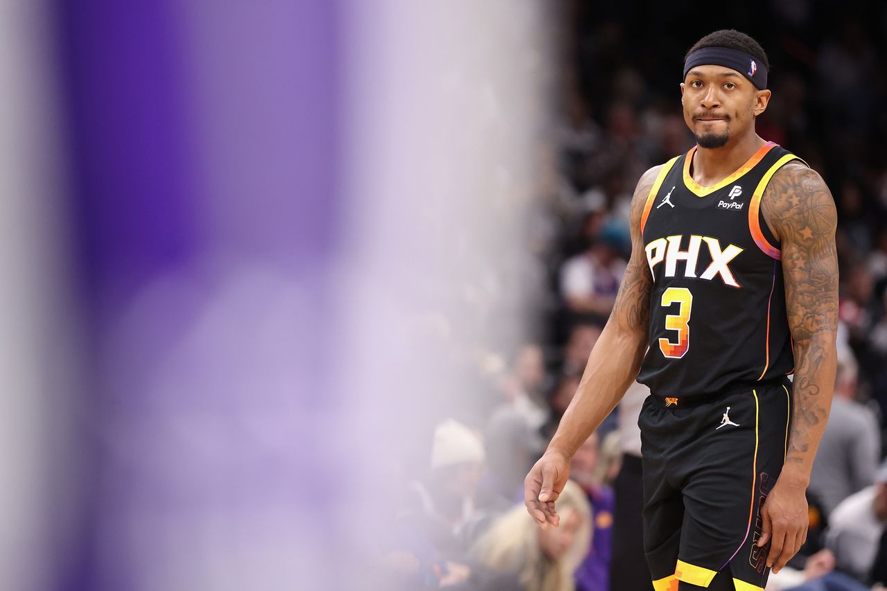 PHOENIX, ARIZONA - JANUARY 16: Bradley Beal #3 of the Phoenix Suns reacts during the second half of the NBA game against the Sacramento Kings at Footprint Center on January 16, 2024 in Phoenix, Arizona. The Suns defeated the Kings 119-117.)