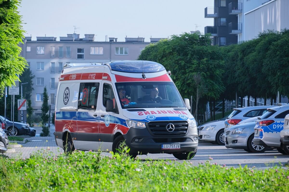 Pogotowie ratunkowe nieopodal miejsca znalezienia niewybuchu