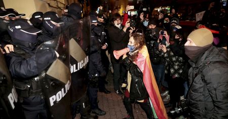 Strajk Kobiet w Warszawie. Gorąco na Wilczej. Policja użyła gazu